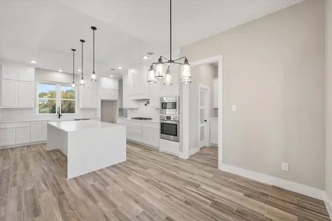 Kitchen with island
